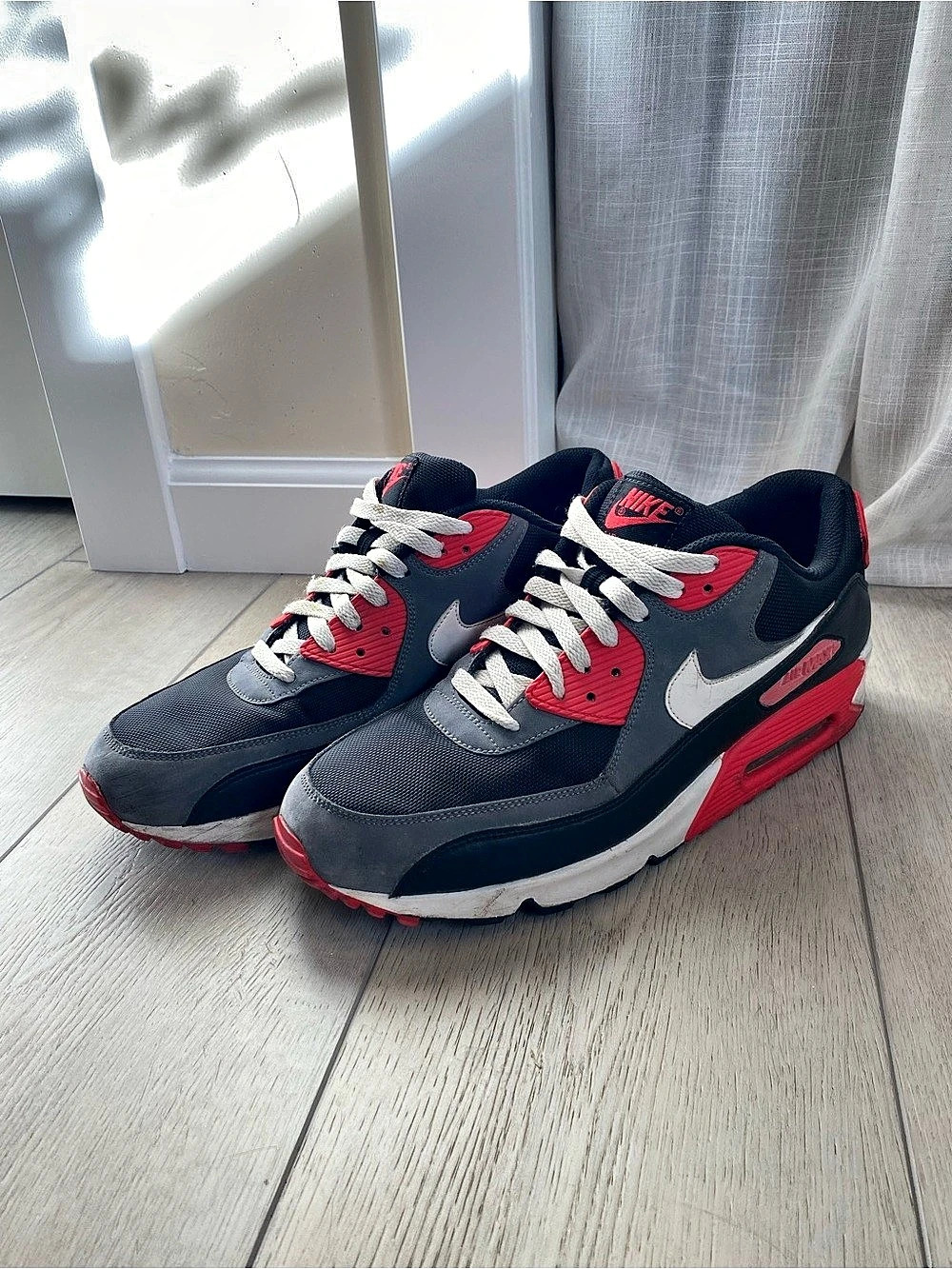 Nike Air Max 90 Black & Red Sneakers Men’s 11.5